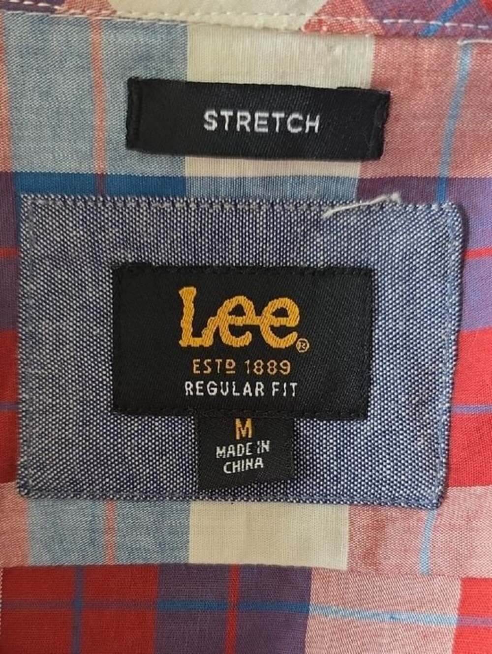 NWT Lee Men's Size M Plaid Stretch Long Sleeve Button Down Shirt Red White Blue - Picture 3 of 4